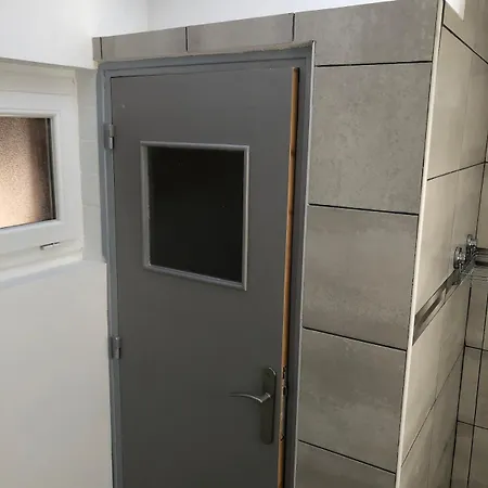 La Tiote Maison * Cuffies